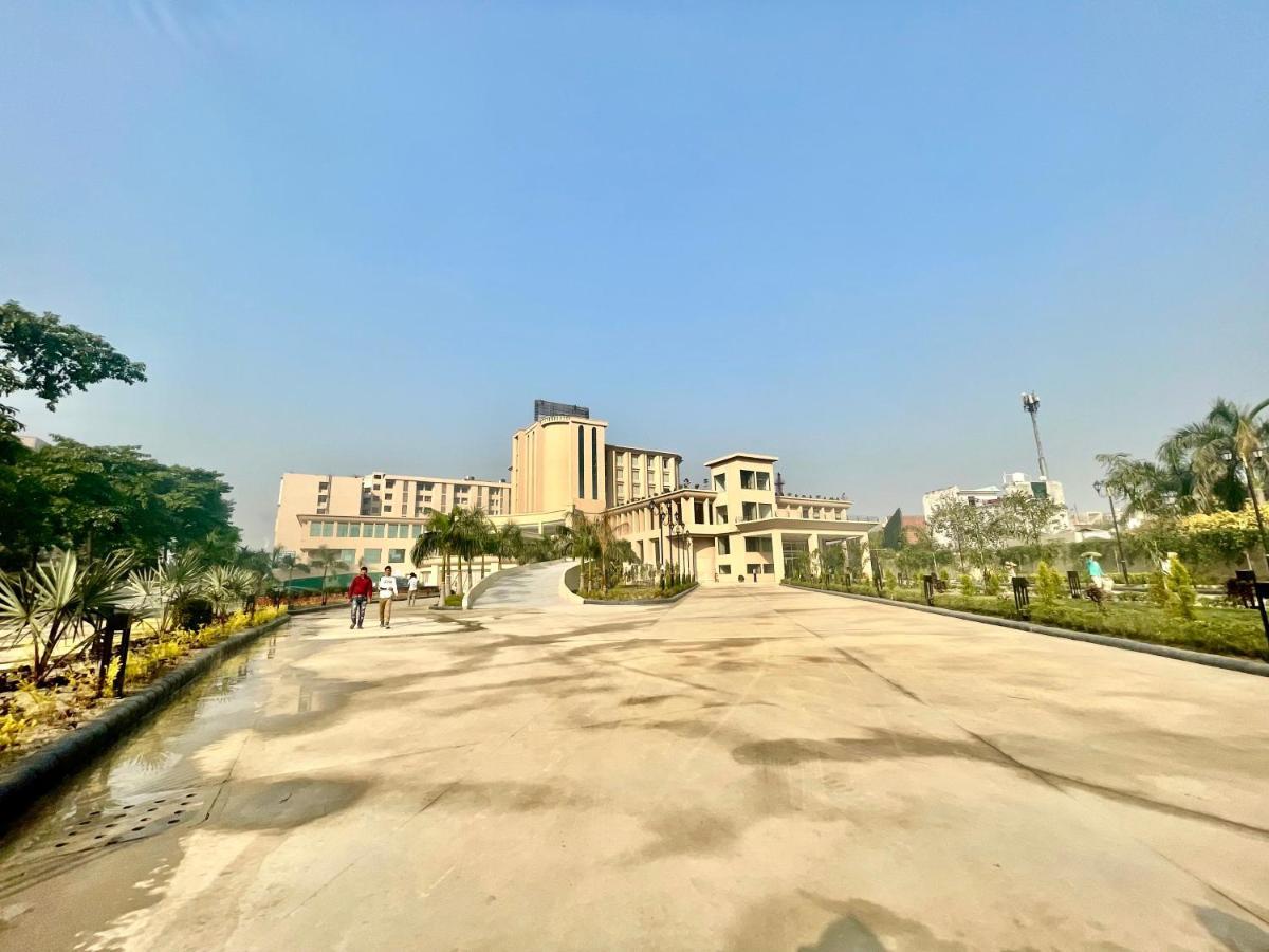 The Mars Resorts Meerut Exteriör bild