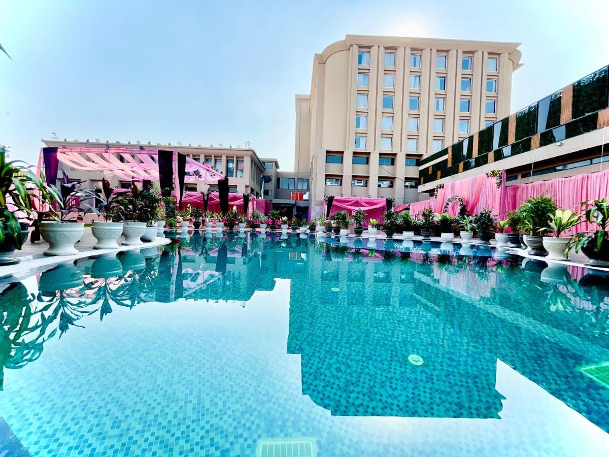 The Mars Resorts Meerut Exteriör bild