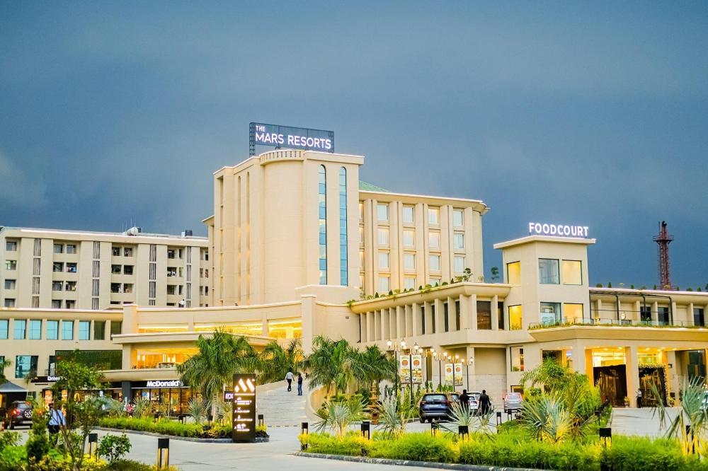 The Mars Resorts Meerut Exteriör bild